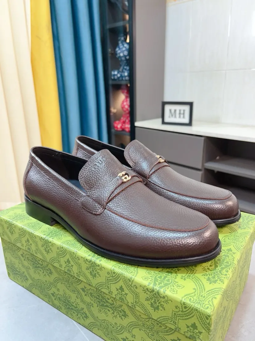 Men's shoes 💰500🌹🌹Niuli [GUCCI Gucci] A new style of formal men's leather shoes is coming~ The original quality upper is made of patent leather imported from Italy, the leather is soft and delicate, comfortable and soft first-layer cowhide lining, rubber wear-resistant outsole, the shoe shape is dignified and domineering, and the luxury charm cannot be concealed! The natural and free nouveau riche leads the trend. Code number: 38-44